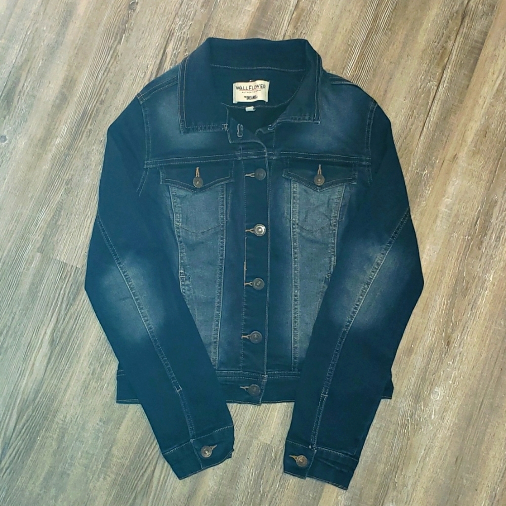 Wallflower Blue Jean Jacket in excellent condition! Size is Juniors Medium.